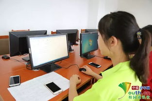 青春智慧暖夕阳 大学生志愿者走进老年大学开展电脑系统维护服务